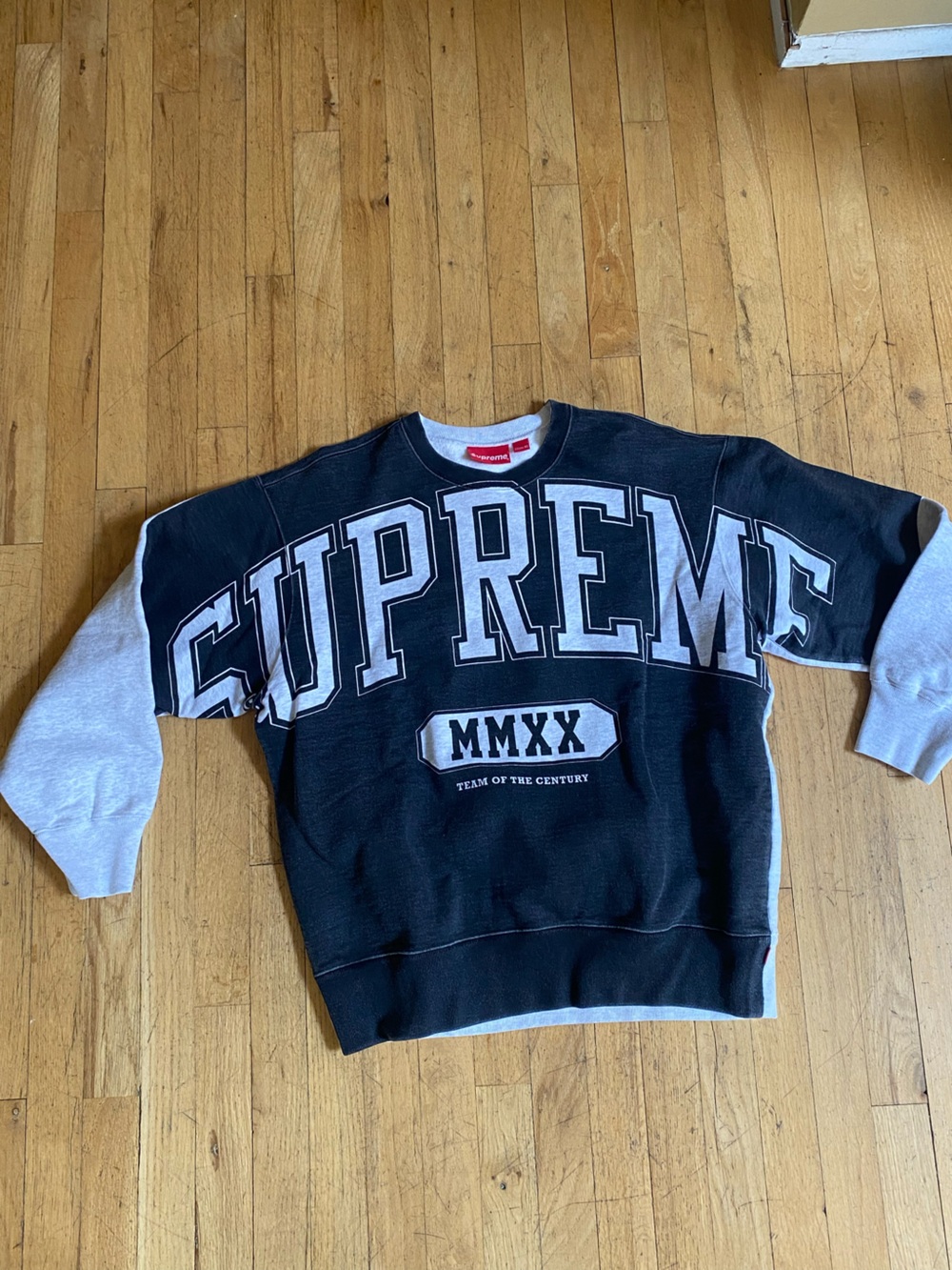 Supreme great men’s sweatshirt. Size medium